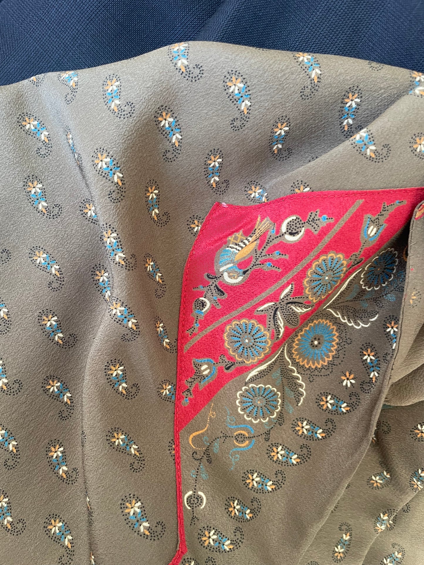 Blusa in seta bandana