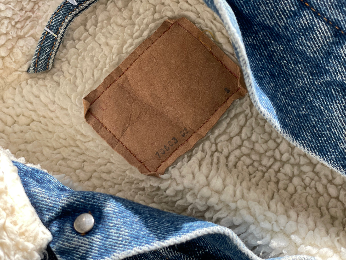THE MUST HAVE LEVI'S SHERPA DENIM JACKET