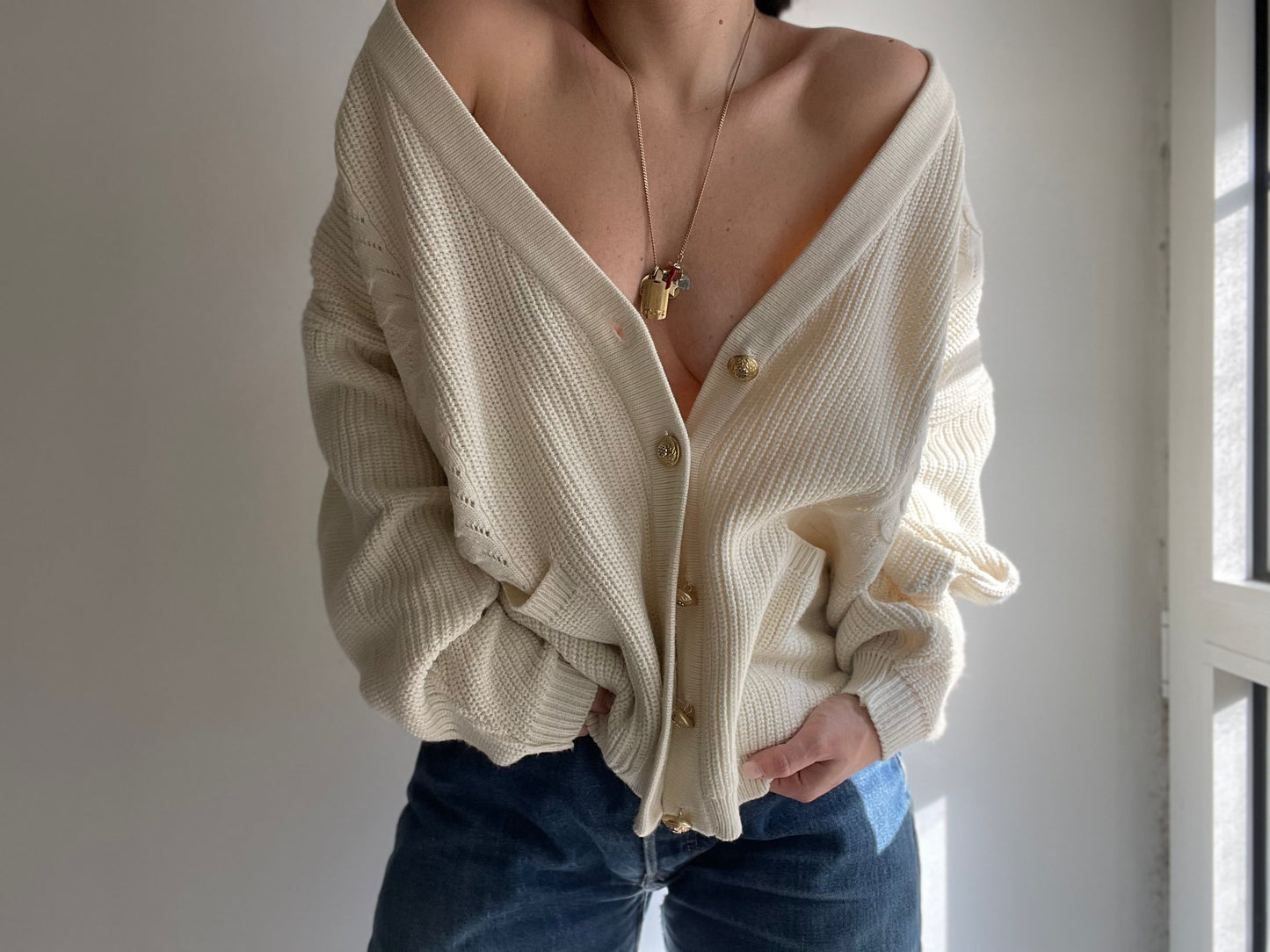 CARDIGAN PANNA CON BOTTONI ORO