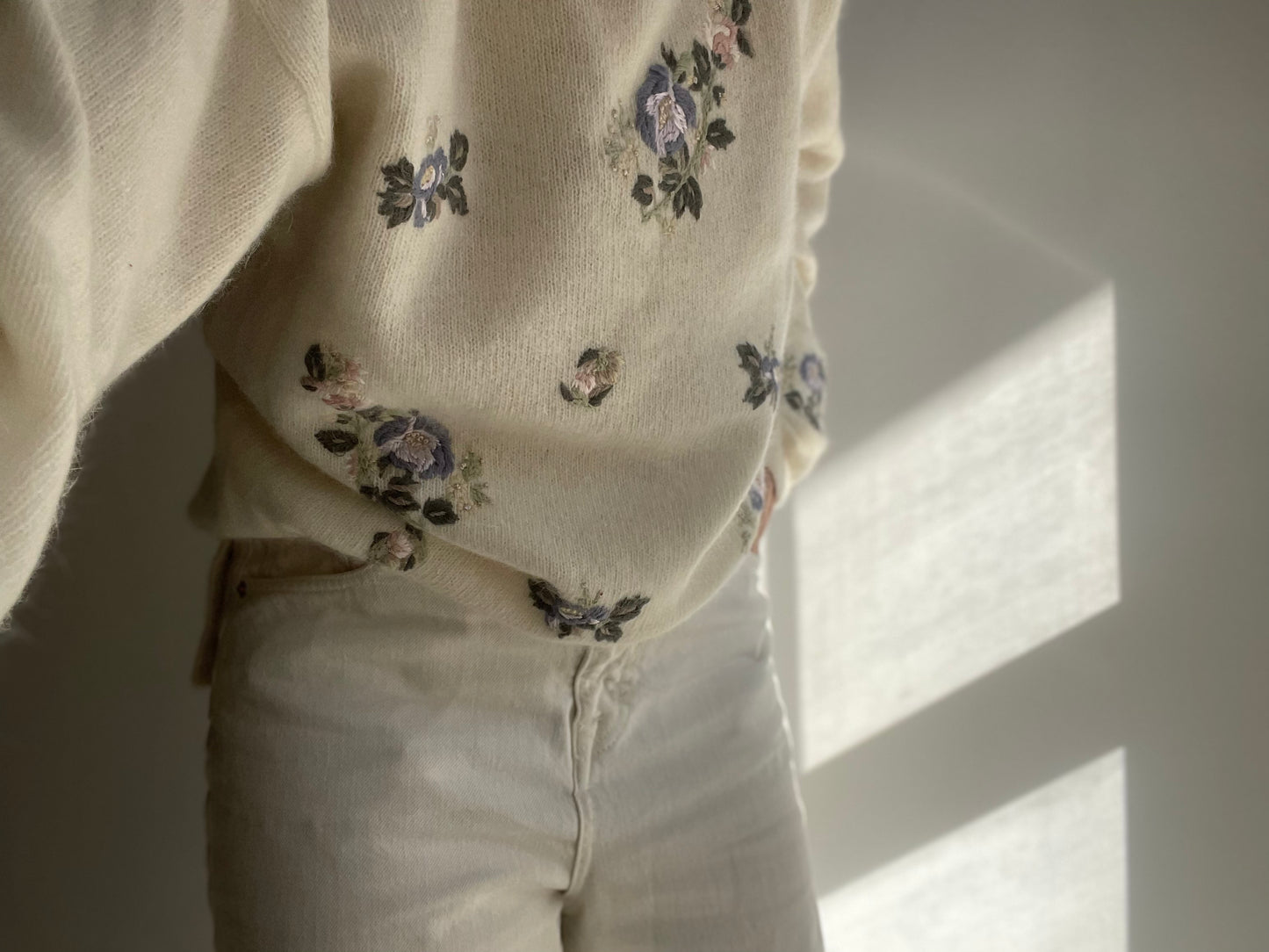 LAMBSWOOL AND ANGORA WHITE PULL