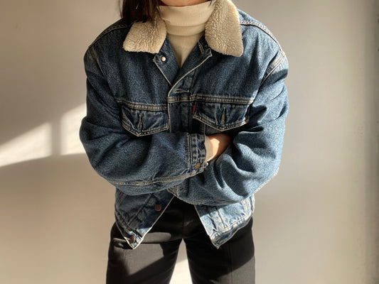 THE MUST HAVE LEVI'S SHERPA DENIM JACKET