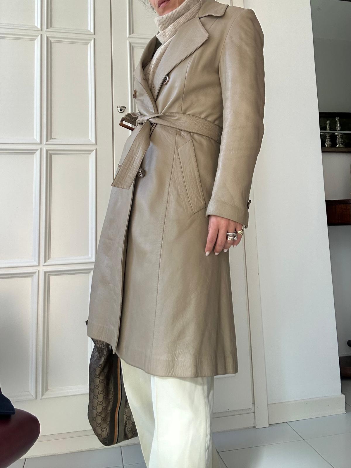 Trench pelle sabbia