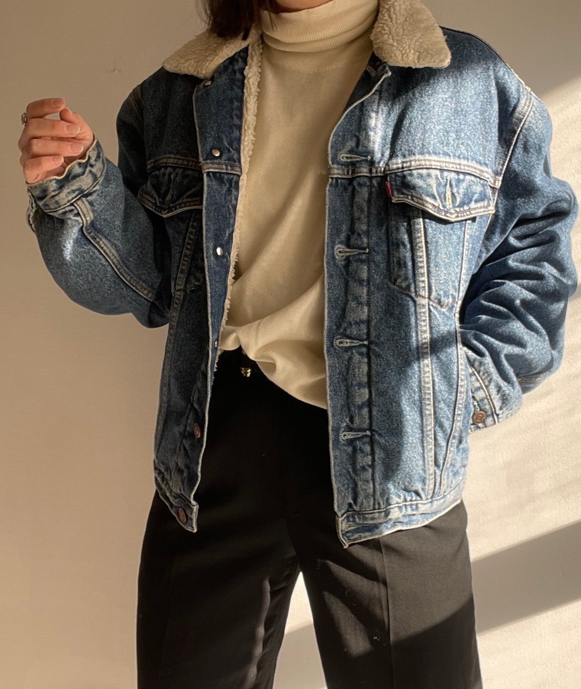 THE MUST HAVE LEVI'S SHERPA DENIM JACKET